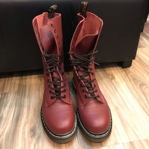 14 Hole Burgundy / Black Doc Martens Dr Martens